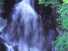 滝のような激流